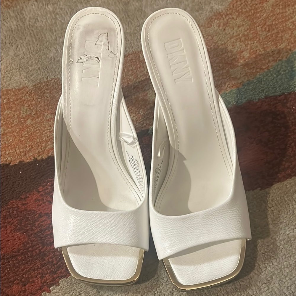 🎉HOST PICK🎉 DKNY Arleen White Open Toe Mules